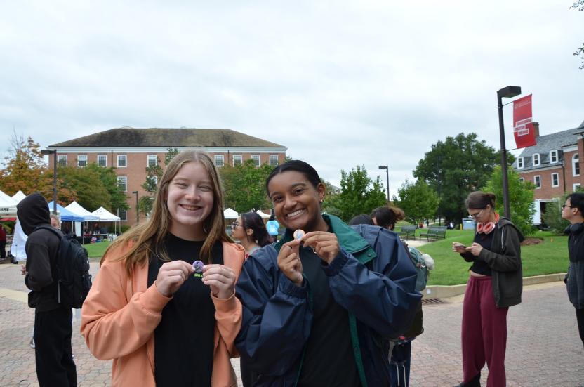 SustainableUMD ambassadors holding up example buttons