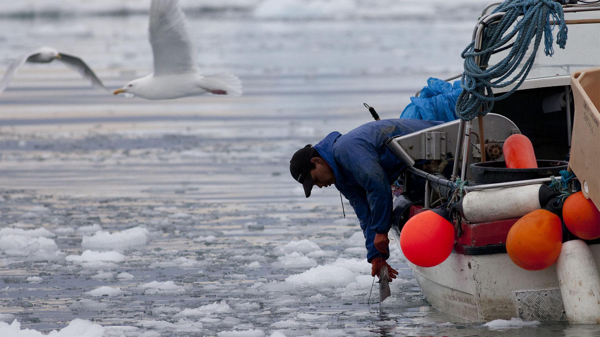 AP Photo of Inuit fisherman