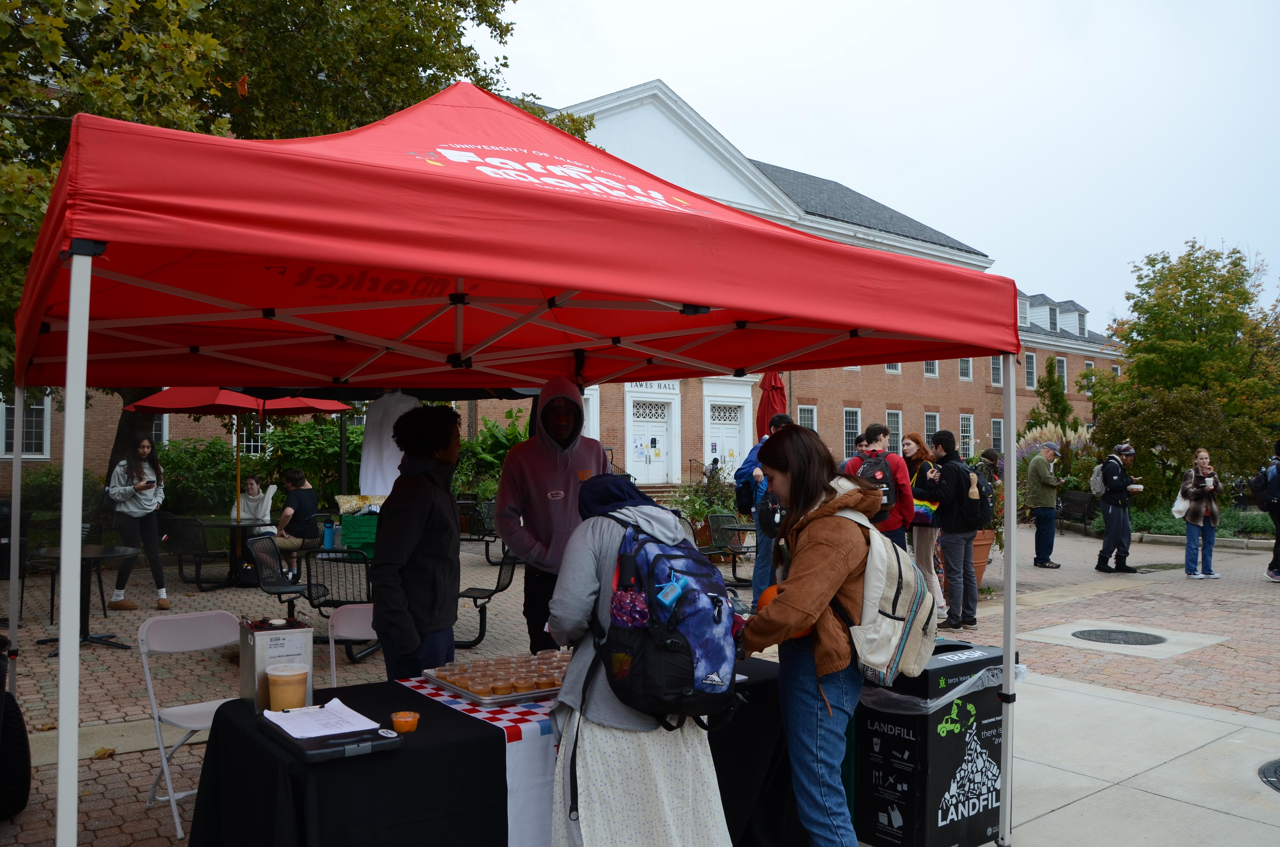 Students pick smoothies 