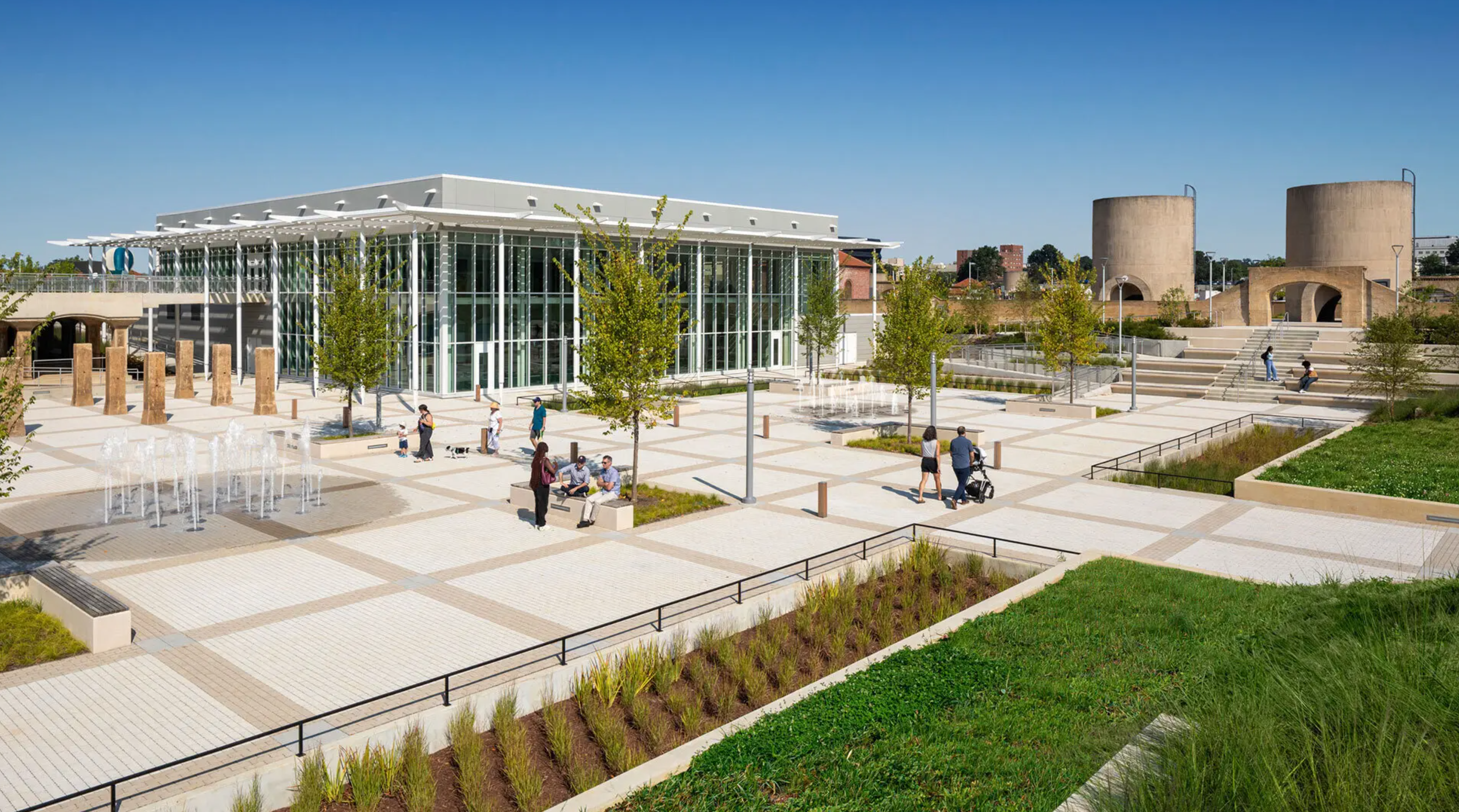 The Reservoir District Recreation Center in Washington, D.C., was conceived and developed by Professor Matthew Bell, Christian Calleri M.Arch ’01 and their colleagues from Perkins Eastman.