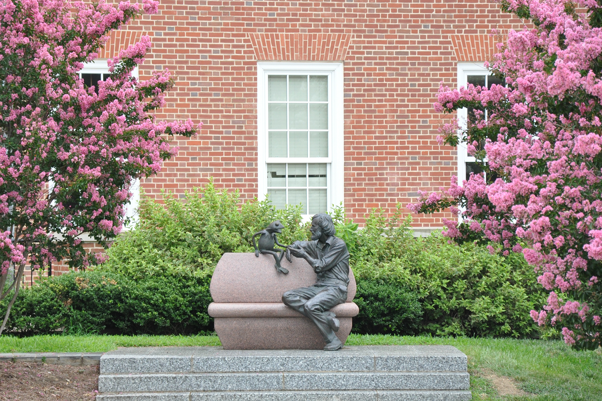 Kermit and Henson Statue